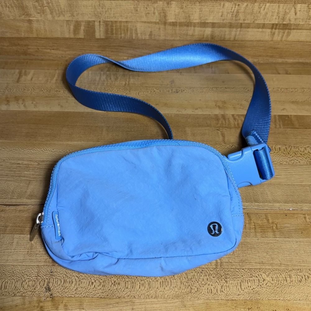 Lululemon Everywhere Belt Bag 1L Blue Adjustable Strap Fanny Pack LU9B78S